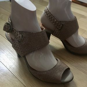 Clarks Tan Leather Snakeskin Print Sandals Heels - Size 7.5
